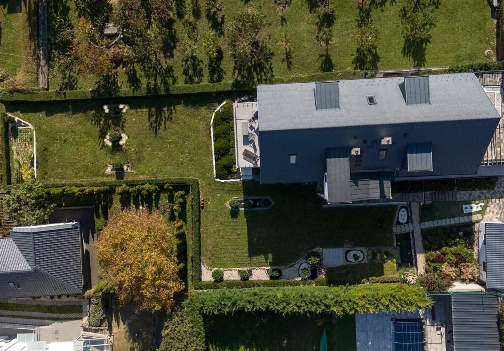 Сверху квадратн